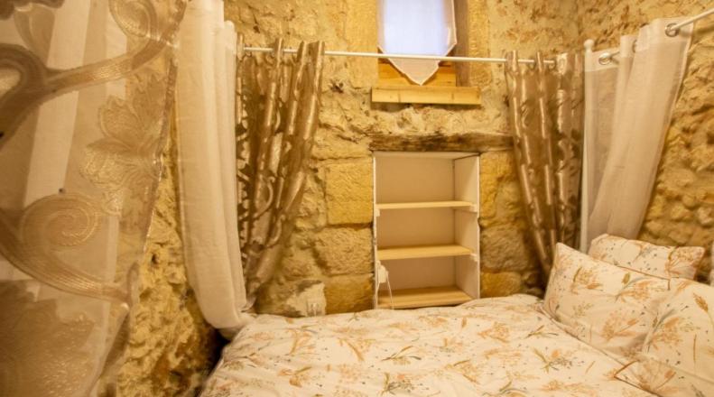 Romantic Bijou Gite With Shared Pool