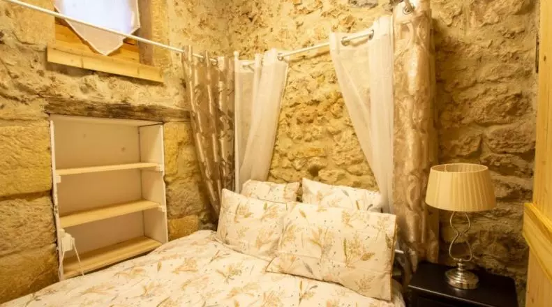 Romantic Bijou Gite With Shared Pool
