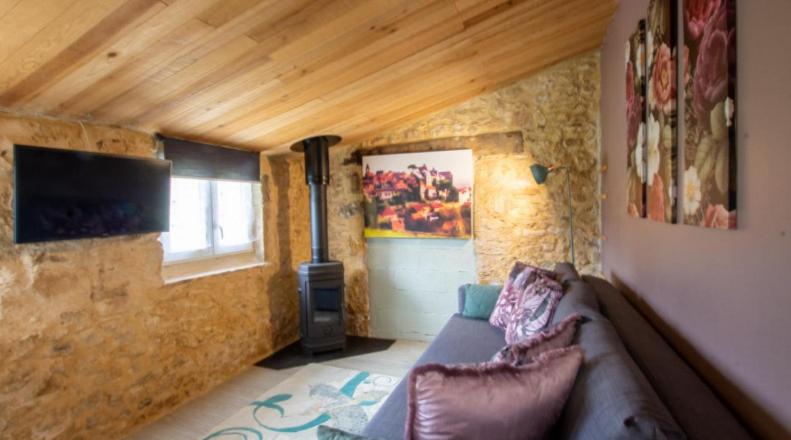 Romantic Bijou Gite With Shared Pool