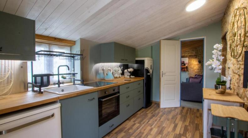 Romantic Bijou Gite With Shared Pool