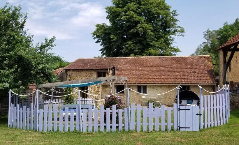 Romantic Bijou Gite With Shared Pool