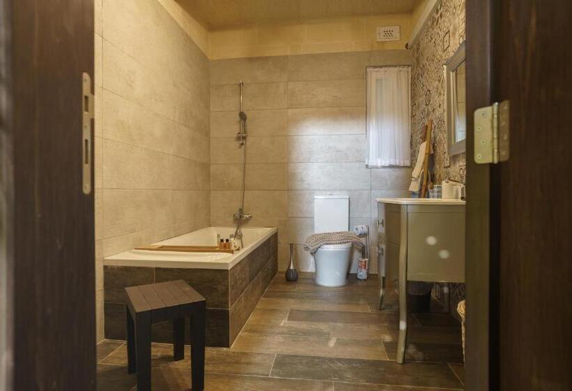 Ajuga Luxury Boutique B&b