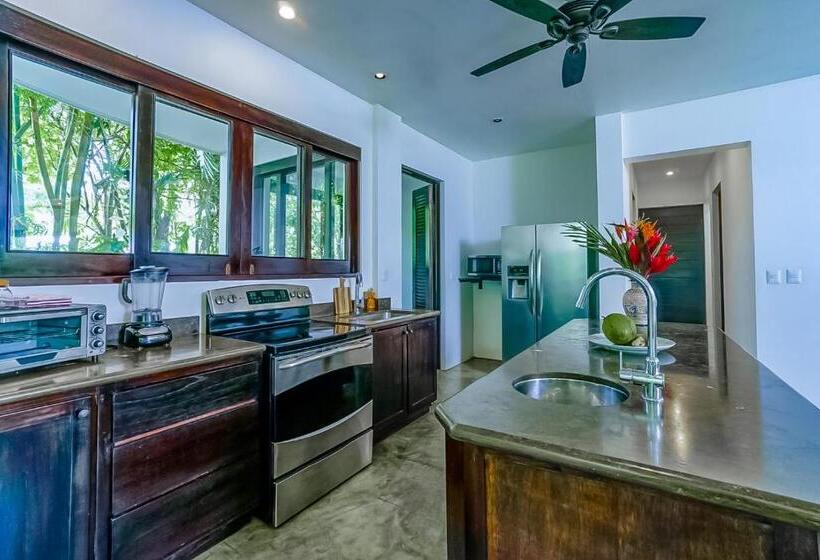 هتل Makara Rio Suite / Ground Floor