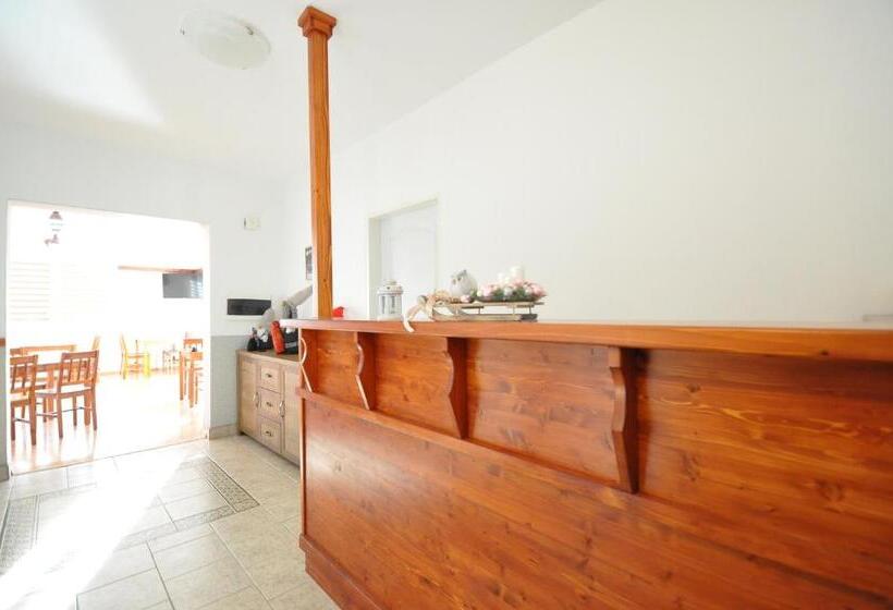 פנסיון Villa Jarka