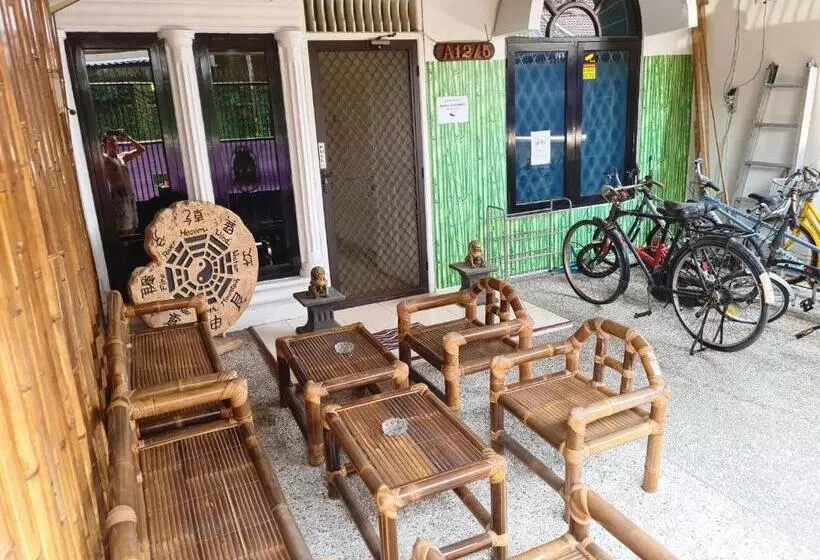 هاستل Traveller Home