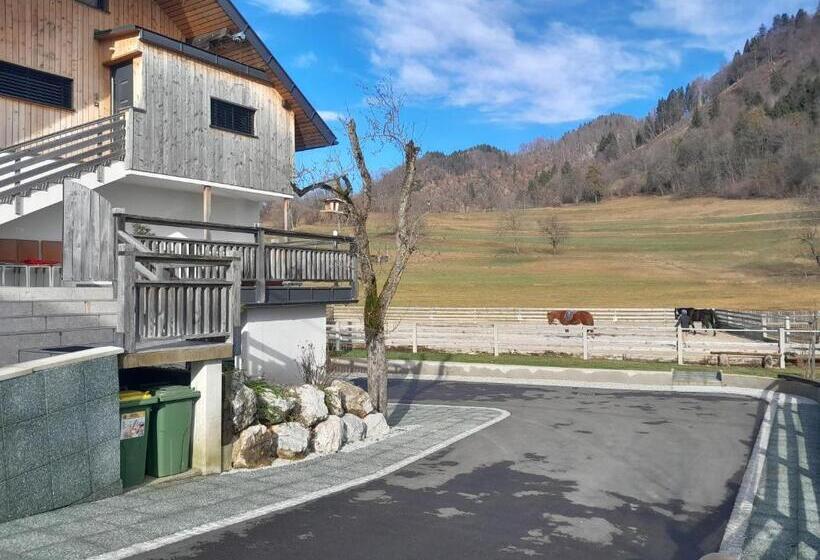 Turistična Kmetija Marovt