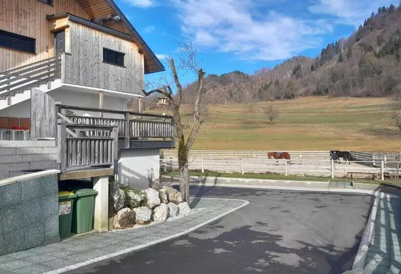 Turistična Kmetija Marovt