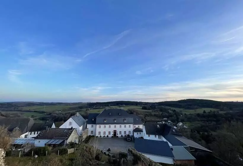 Burghaus & Villa Kronenburg