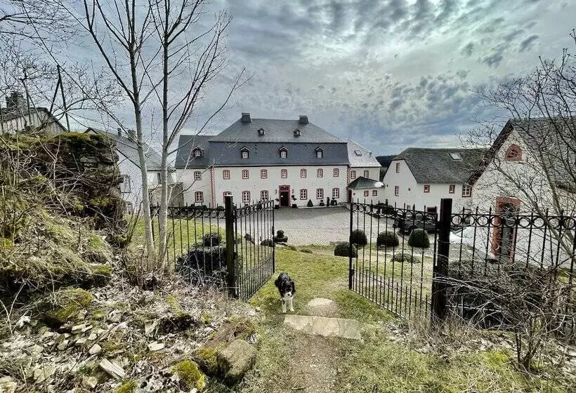 Burghaus & Villa Kronenburg