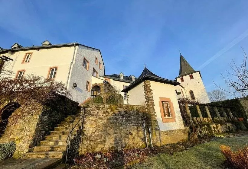 Burghaus & Villa Kronenburg