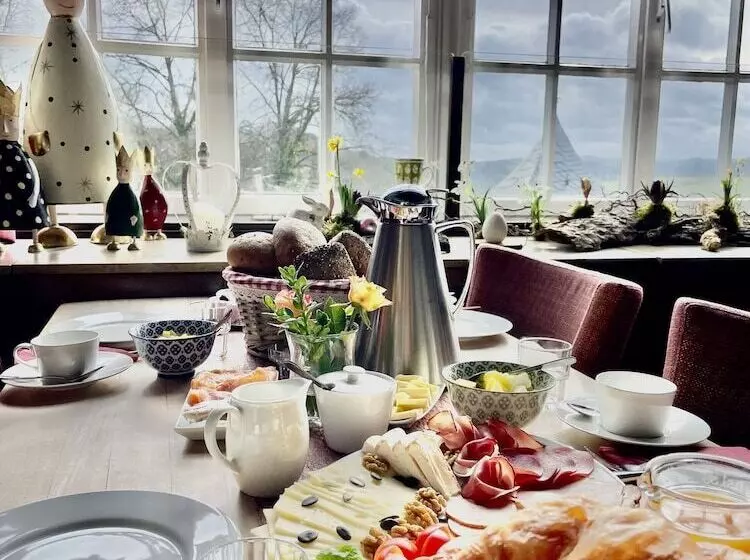 Burghaus & Villa Kronenburg