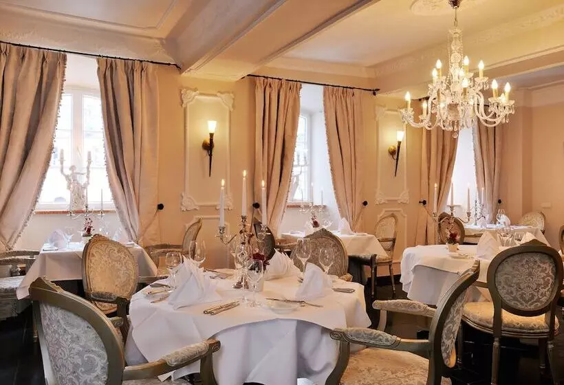 Burghaus & Villa Kronenburg