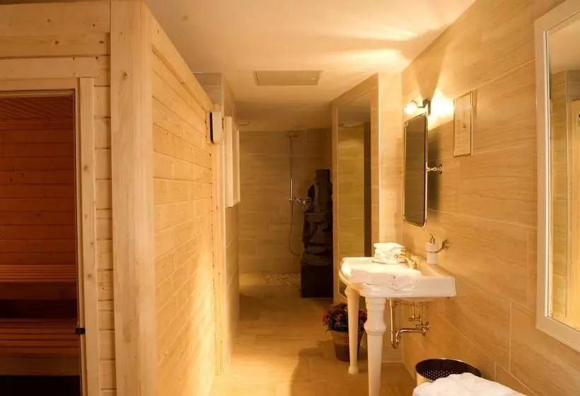 Burghaus & Villa Kronenburg