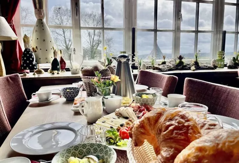 Burghaus & Villa Kronenburg