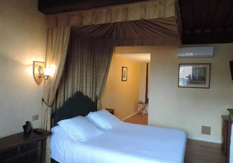 ホテル La Maison Des Consuls