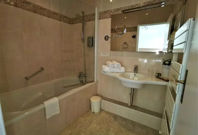 Logis Hotel Le Relais De La Poste Restaurant Le Fil Du Temps