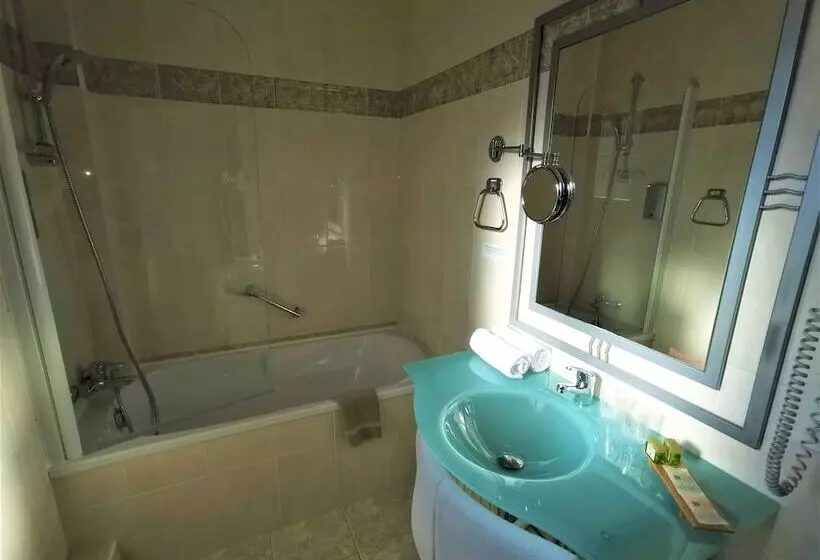 Logis Hotel Le Relais De La Poste Restaurant Le Fil Du Temps