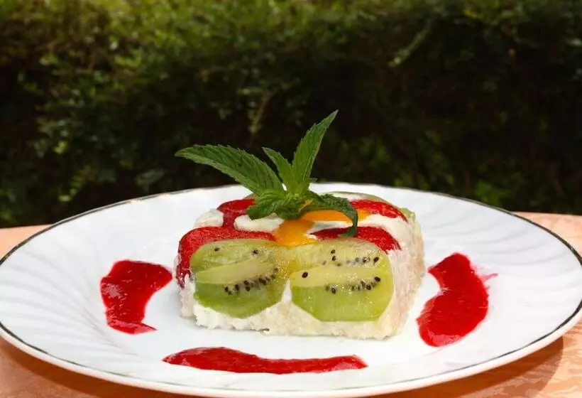 Отель Relais De Frejeroques