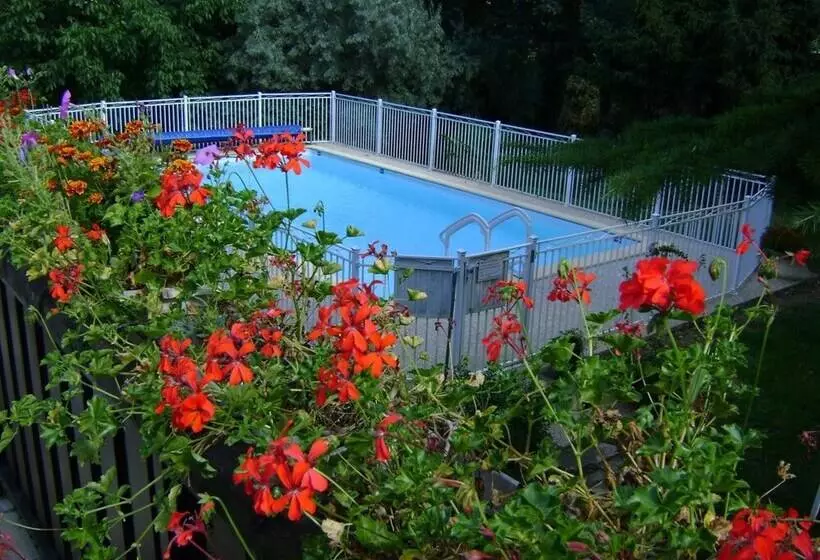 Отель Relais De Frejeroques