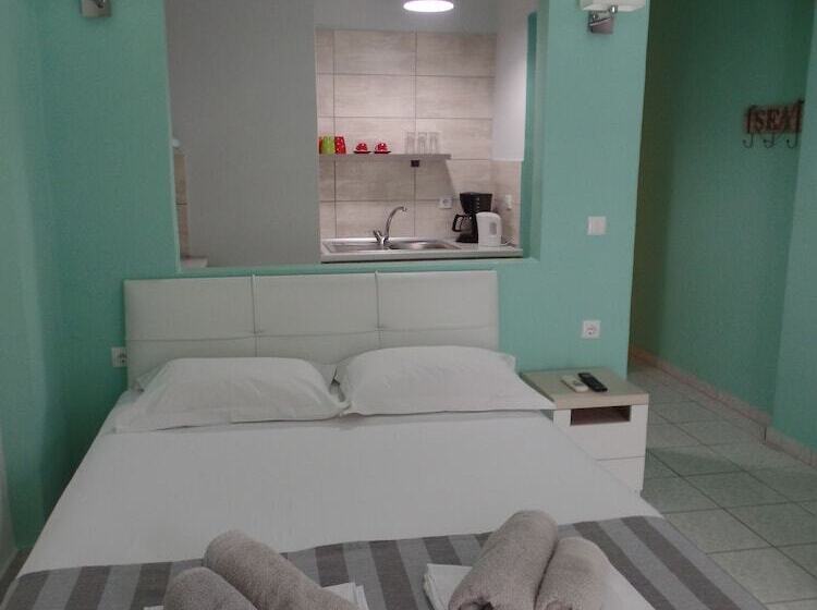 فندق Ouzas Luxury