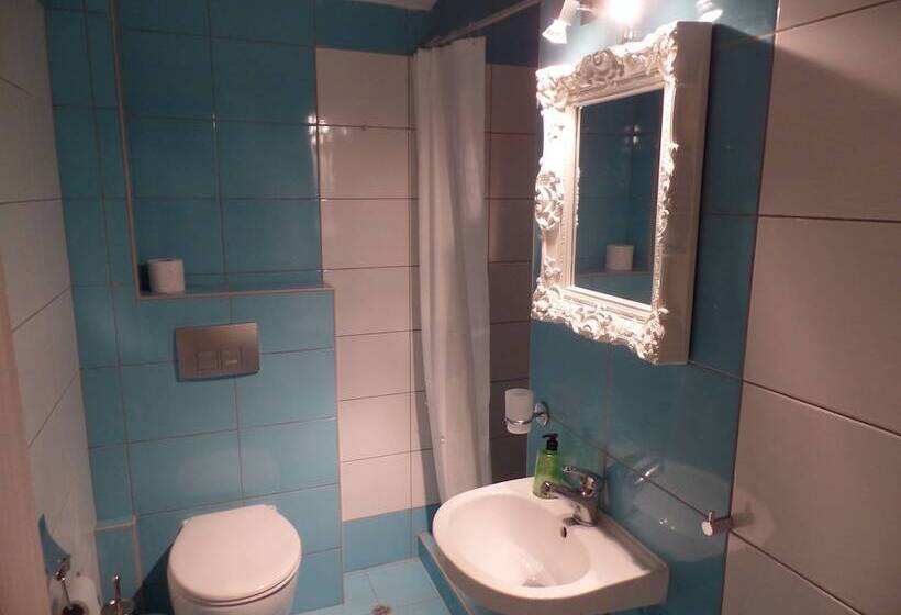 فندق Ouzas Luxury