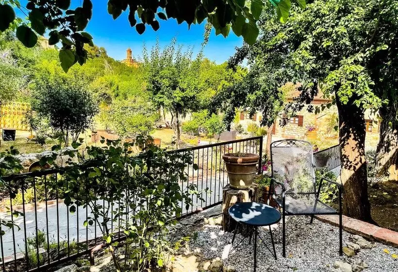 Отель Lachiusa Tuscany