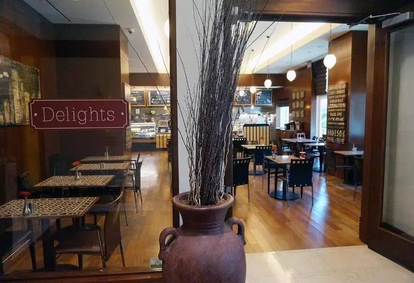 Luxury Suites International At The Signature