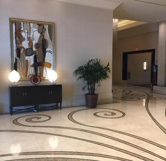 Luxury Suites International At The Signature