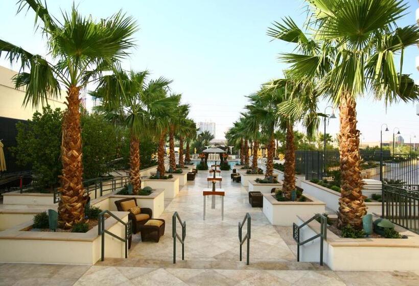 Luxury Suites International At The Signature