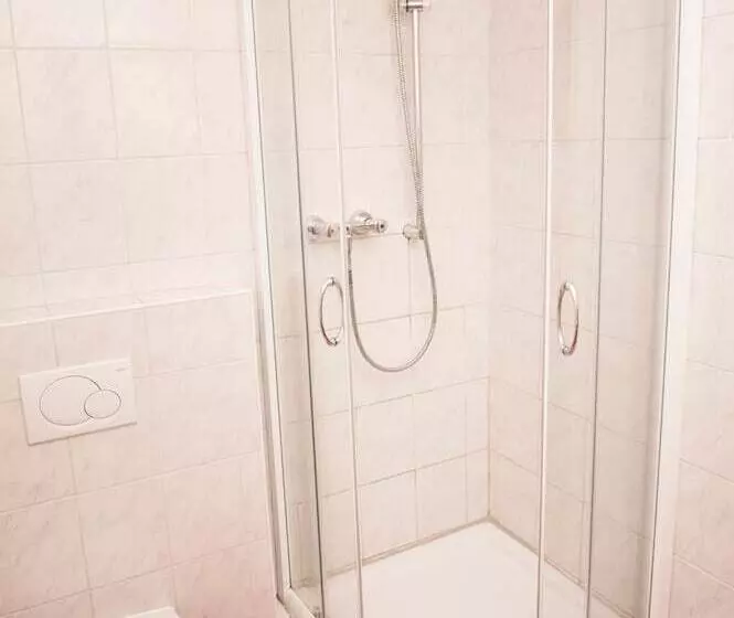 Пансион Neubert`s Gasthaus Am Rhein