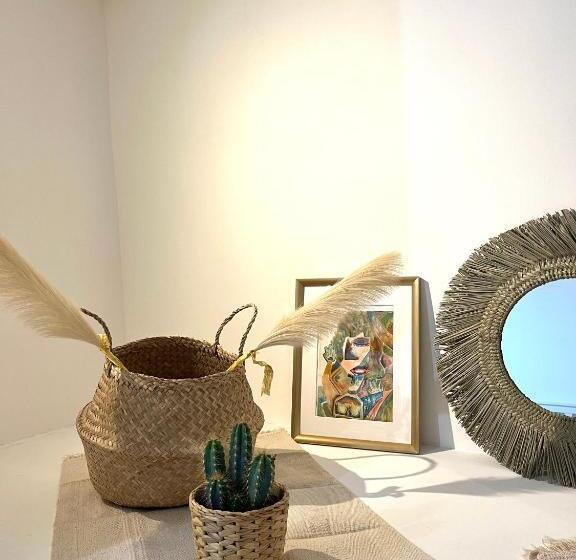 تختخواب و صبحانه Atrium Boutique