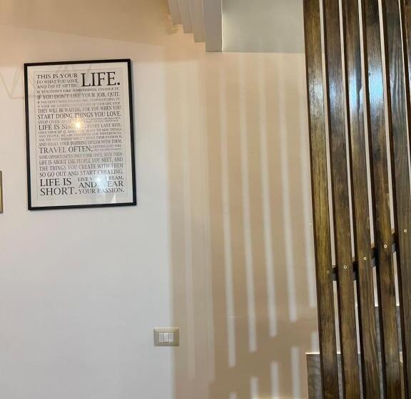 تختخواب و صبحانه Atrium Boutique