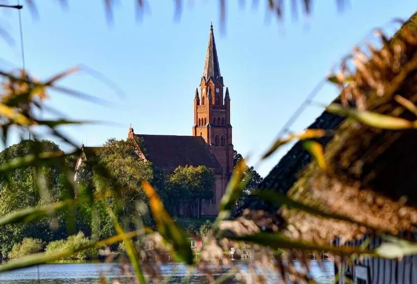 Elegantes & Modernes Apartment Neli Mit Terrasse, 100m Zum Hafen Röbel Müritz