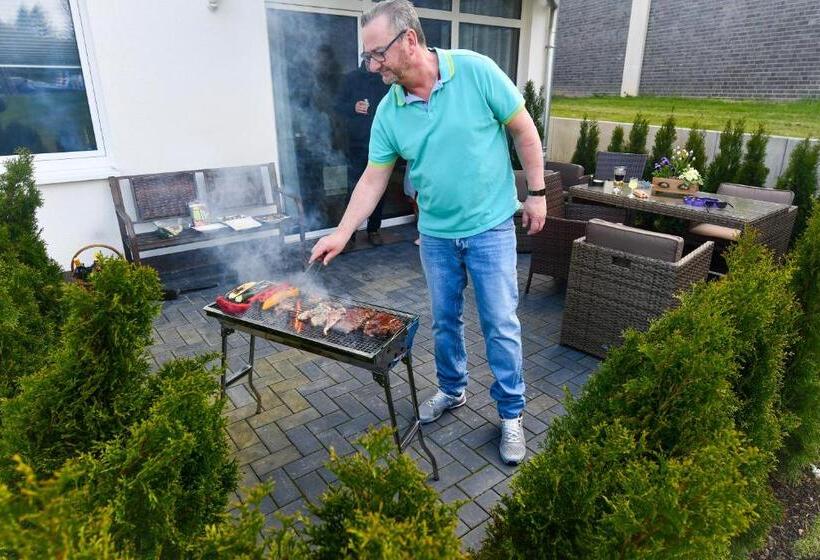 Elegantes & Modernes Apartment Neli Mit Terrasse, 100m Zum Hafen Röbel Müritz