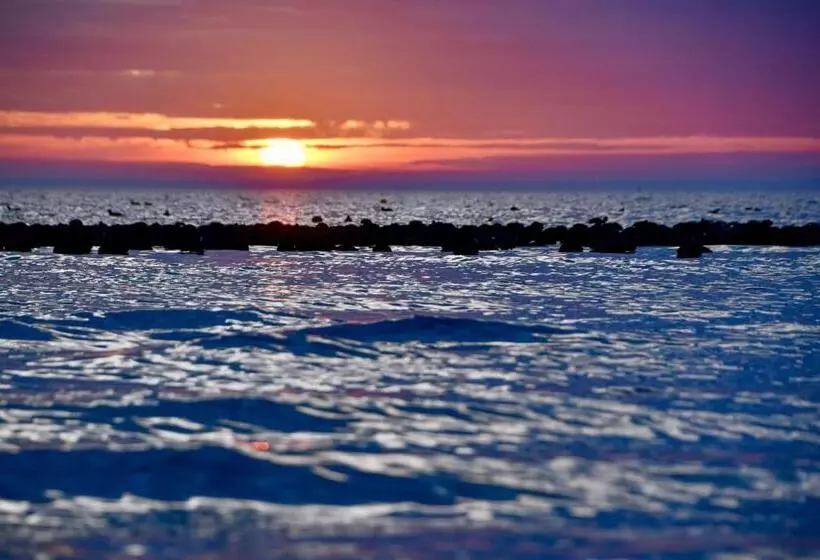 Elegantes & Modernes Apartment Neli Mit Terrasse, 100m Zum Hafen Röbel Müritz
