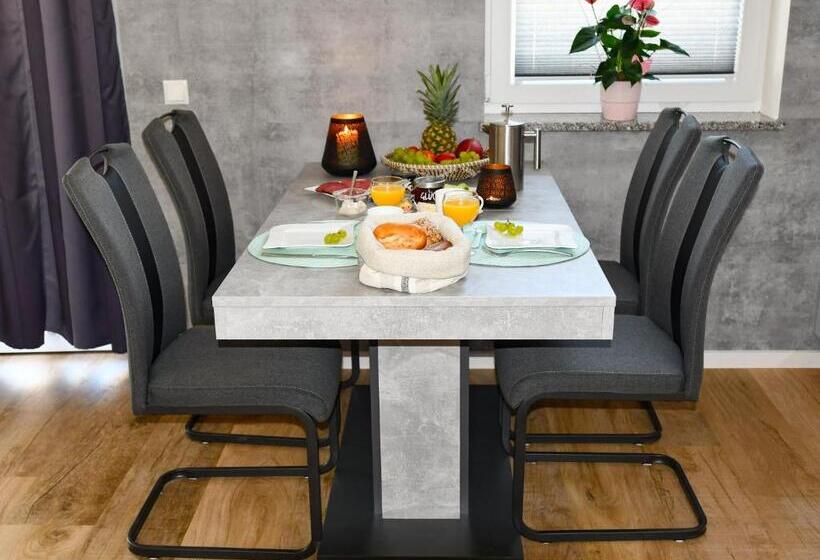 Elegantes & Modernes Apartment Neli Mit Terrasse, 100m Zum Hafen Röbel Müritz