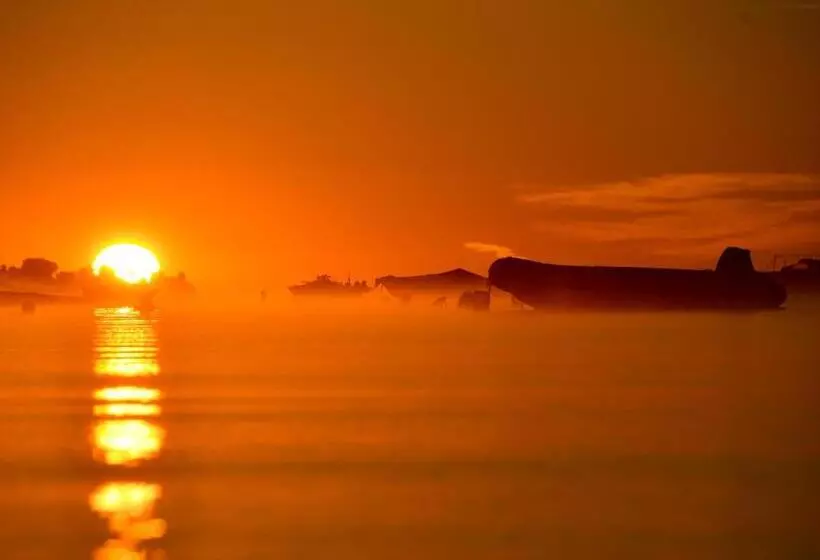 Elegantes & Modernes Apartment Neli Mit Terrasse, 100m Zum Hafen Röbel Müritz