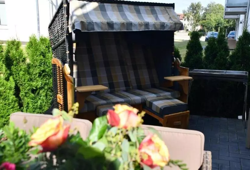 Elegantes & Modernes Apartment Neli Mit Terrasse, 100m Zum Hafen Röbel Müritz