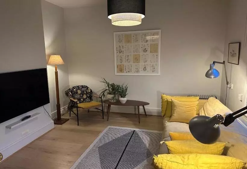 Fig Tree House, Family Friendly, 1 Min Sea