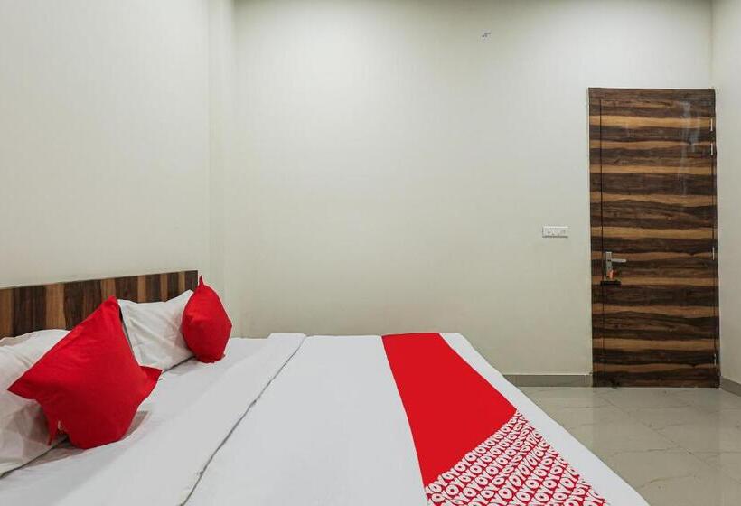 Hotel Oyo Flagship 86725 Chauhan