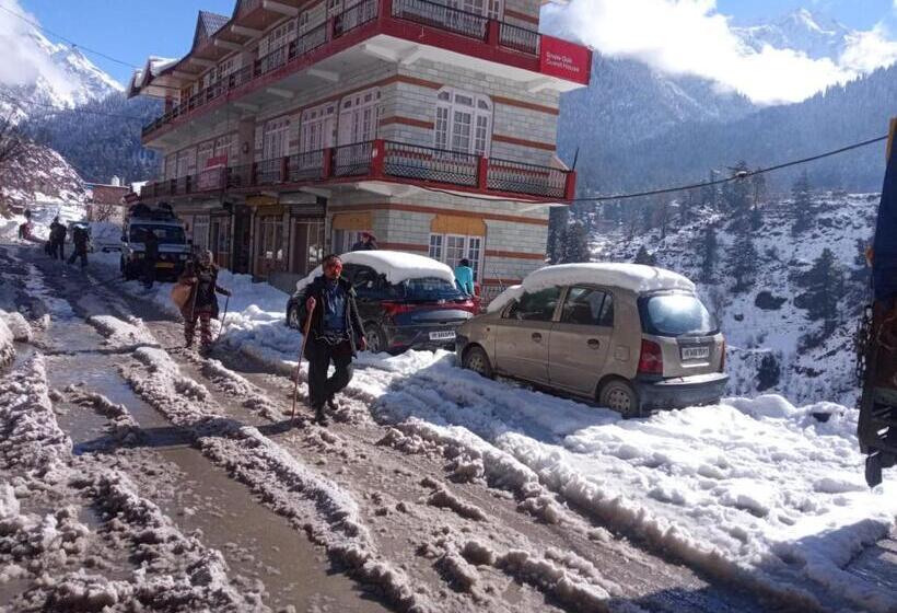 هتل Snow Oak Guest House