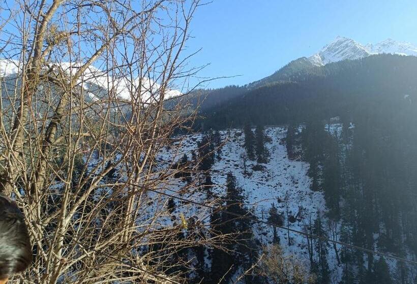 هتل Snow Oak Guest House