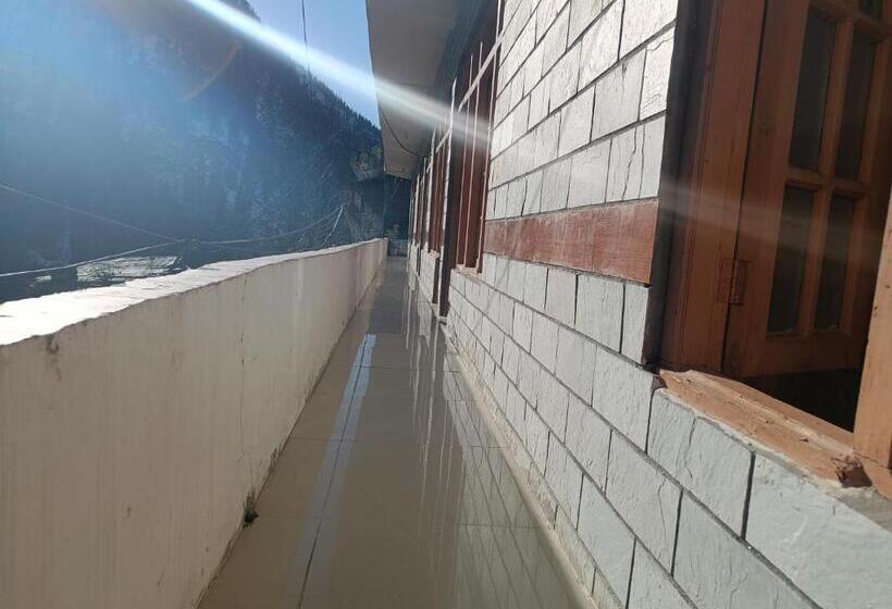 هتل Snow Oak Guest House