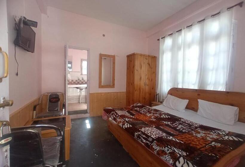 هتل Snow Oak Guest House