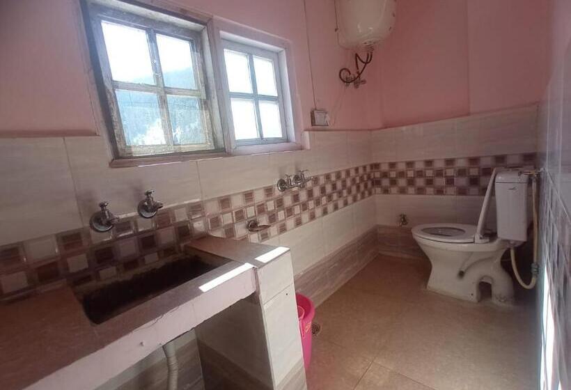 هتل Snow Oak Guest House