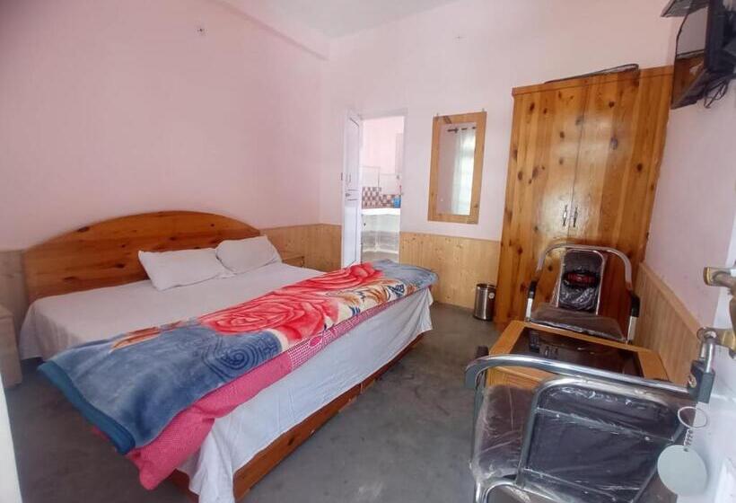 هتل Snow Oak Guest House