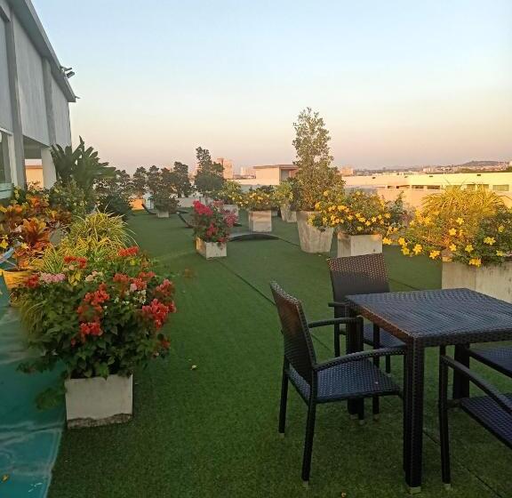 Laguna Beach Condo Resort 3 Maldives Pattaya Pool View ลากูน่า บีช คอนโด รีสอร์ต 3 พัทยา