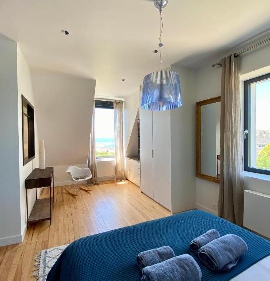 Superbe Villa Vue Sur Mer, Corniche De La Plage