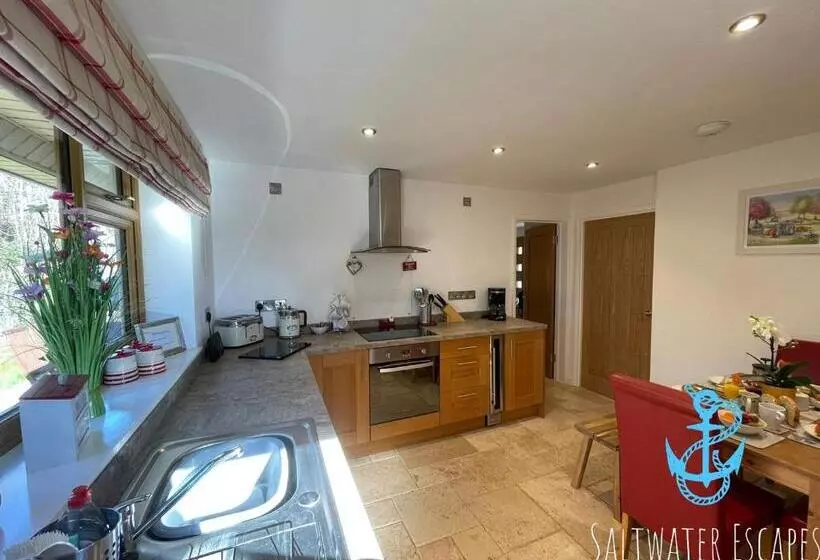 Boundary Cottage   Spacious Homely Cottage With Log Burner And Garden