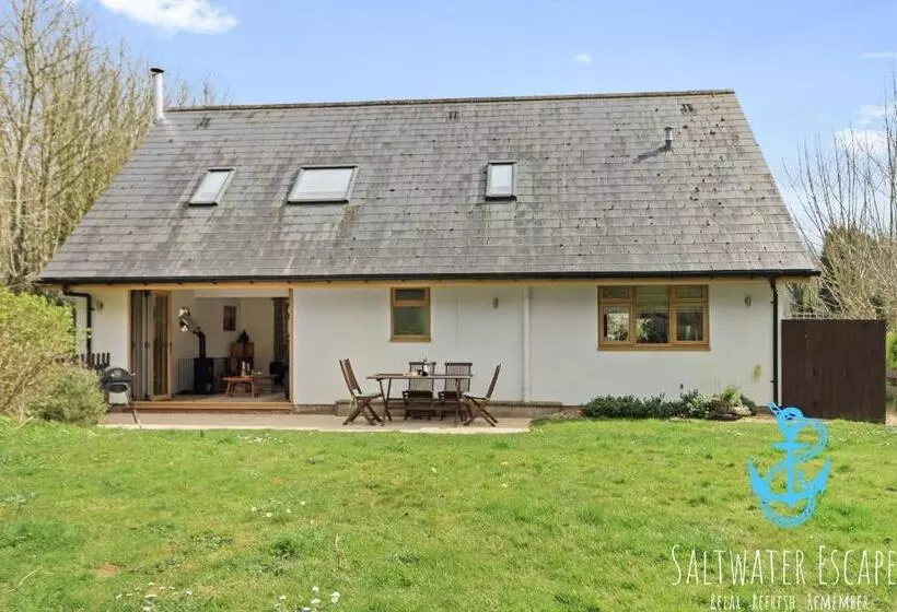 Boundary Cottage   Spacious Homely Cottage With Log Burner And Garden